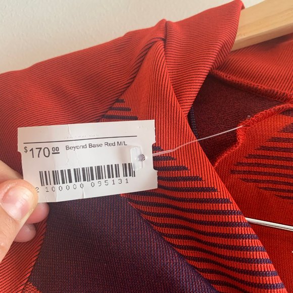 LNDR Beyond Base Red Pullover - NWT - Size M/L - Picture 8 of 8